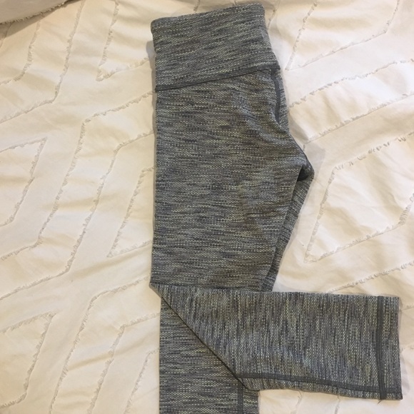 Lululemon wunder under mid-rise crop size *4 - Picture 1 of 3